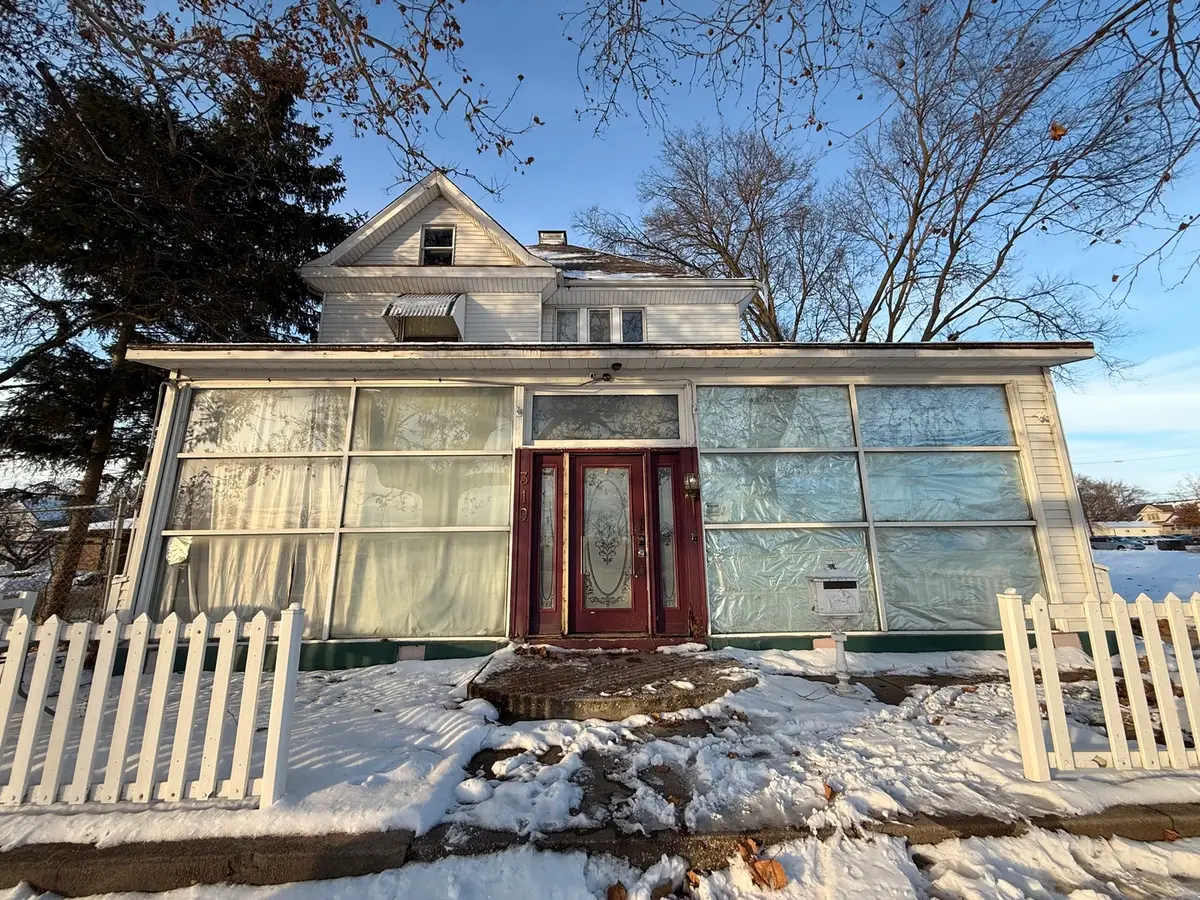 319 W Washington Street, Clinton, IL 61727 - Image #1