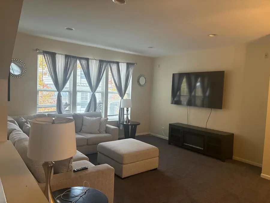 5586 Cambridge Way, Hanover Park, IL 60133 - Image #3