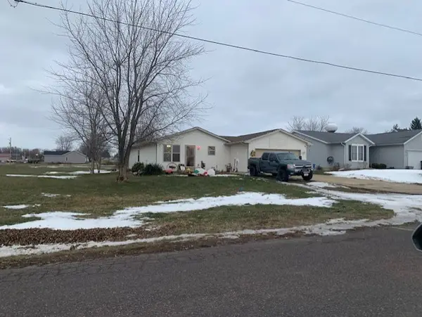 357 E Clay Street, El Paso, IL 61738