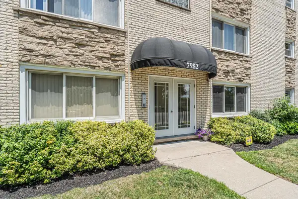 7952 Madison Street #2E, River Forest, IL 60305