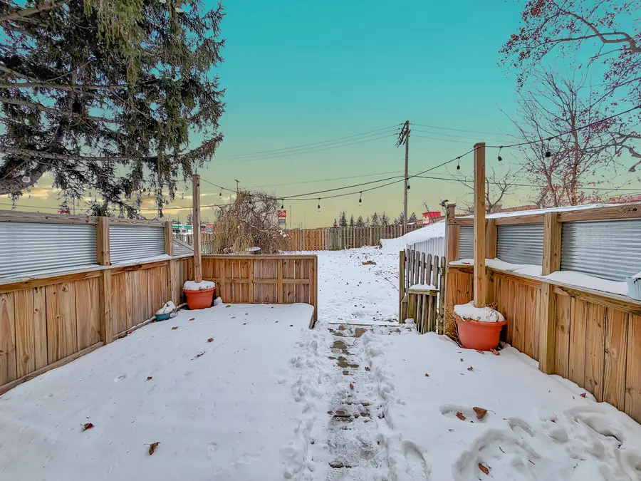 813 W Cleveland Street, Freeport, IL 61032 - Image #2