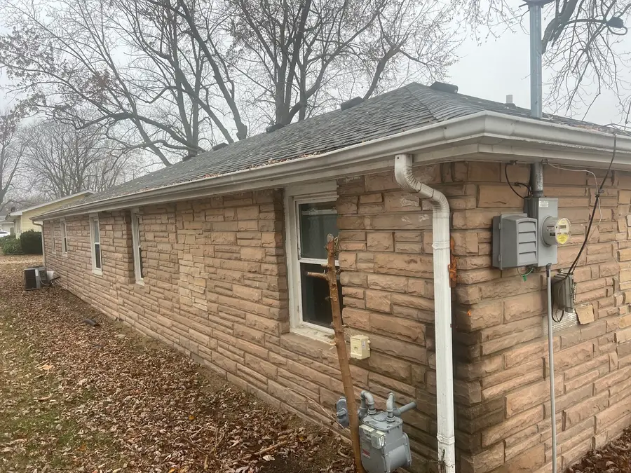 720 E Marion Street, Clinton, IL 61727 - Image #2