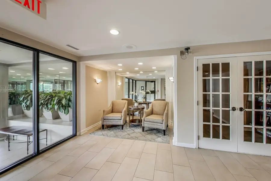 2020 Chestnut Avenue #312, Glenview, IL 60025 - Image #2