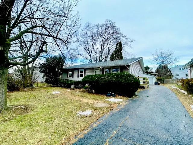 10 Pine Avenue, Lake Zurich, IL 60047 - Image #1