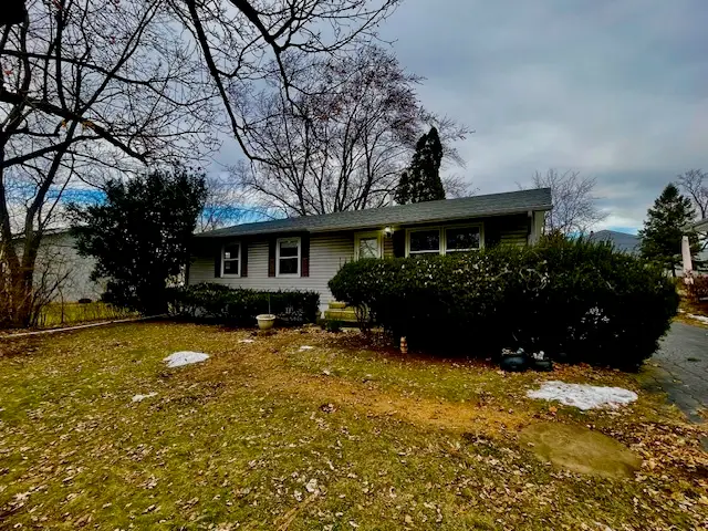 10 Pine Avenue, Lake Zurich, IL 60047 - Image #2