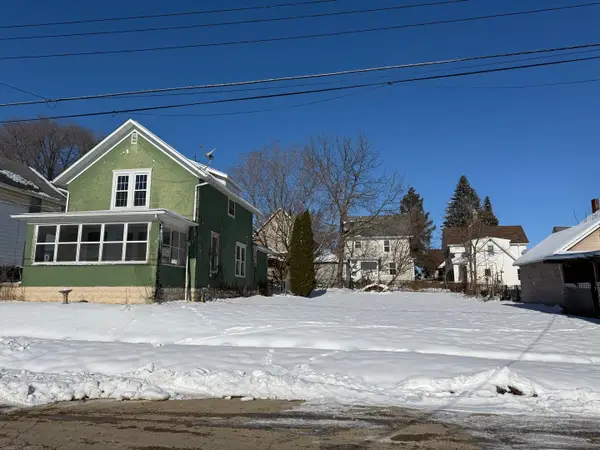 816 W Pleasant Street, Freeport, IL 61032