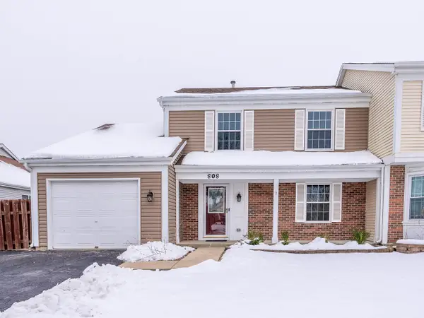 808 Trinity Court, Carol Stream, IL 60188