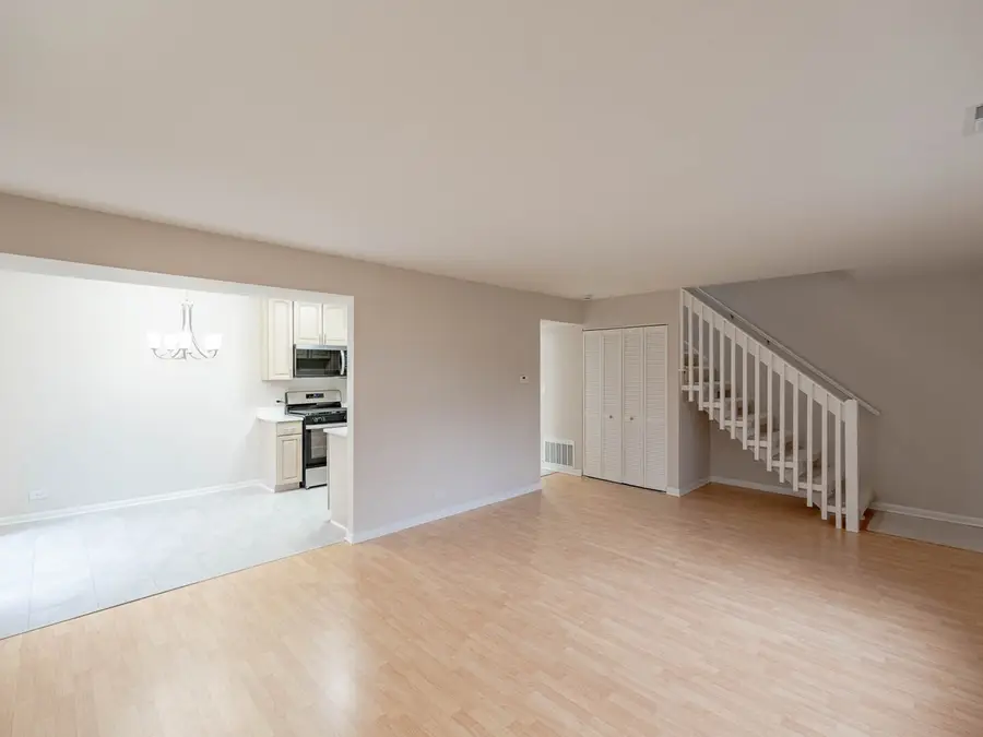 624 Breakers Point #624, Schaumburg, IL 60194 - Image #3