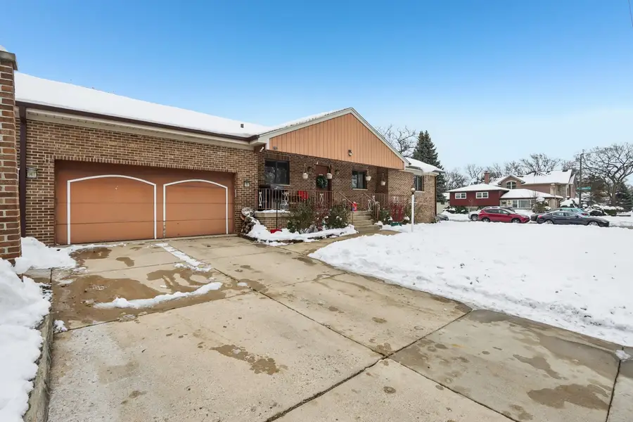 2300 Bellaire Court, Des Plaines, IL 60016 - Image #3