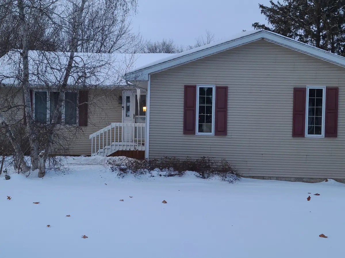 24200 Hillcrest Drive, Sterling, IL 61081 - Image #1