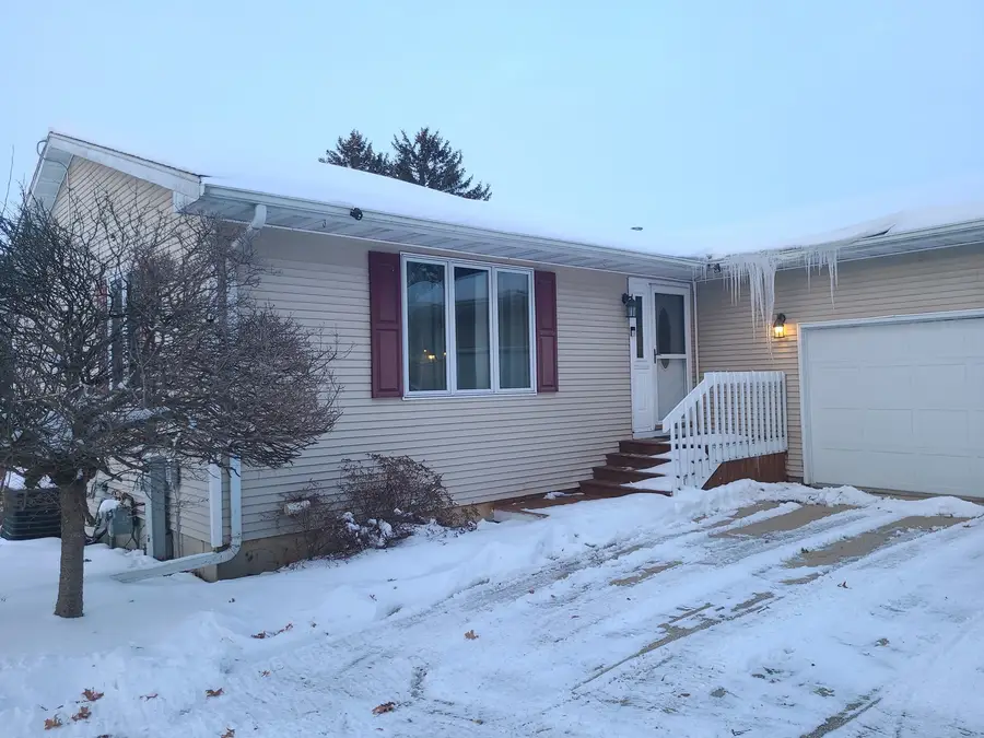 24200 Hillcrest Drive, Sterling, IL 61081 - Image #2