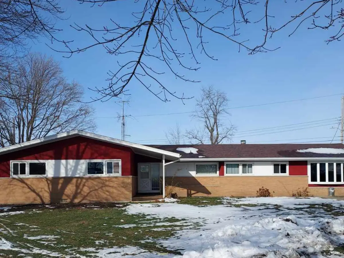 34 Walnut Circle, Tuscola, IL 61953 - Image #1