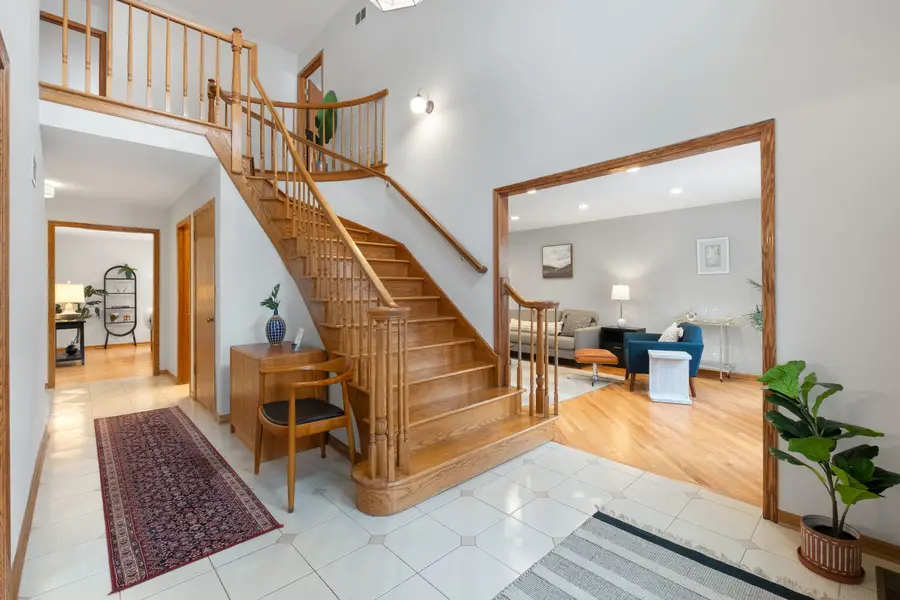 1045 Crystal Court, Glenview, IL 60025 - Image #2