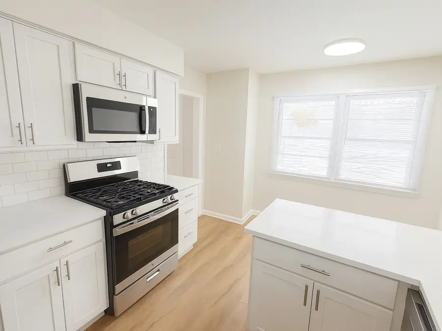 37684 N Sheridan Road, Beach Park, IL 60087 - Image #2