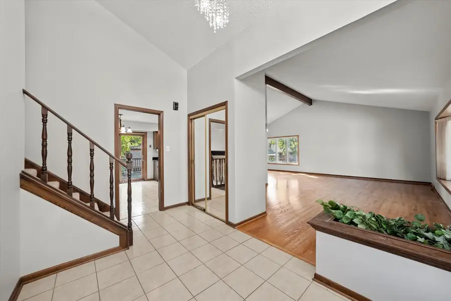 9047 W Oak Crest Court, Palos Hills, IL 60465 - Image #3