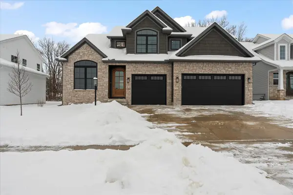 1403 Ravenwood Drive, Mahomet, IL 61853