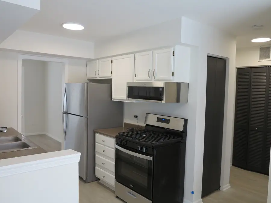 415 Newbury Drive, Island Lake, IL 60042 - Image #2