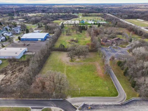 13902 Kishwaukee Valley Road, Woodstock, IL 60098