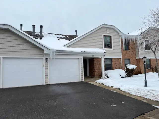 28 Regent Circle #B2, Schaumburg, IL 60193 - Image #1