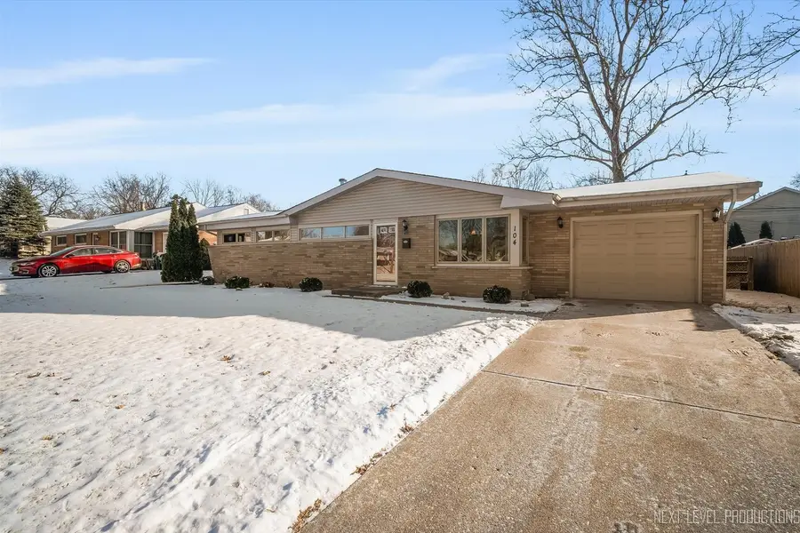 104 Briar Lane, North Aurora, IL 60542 - Image #2