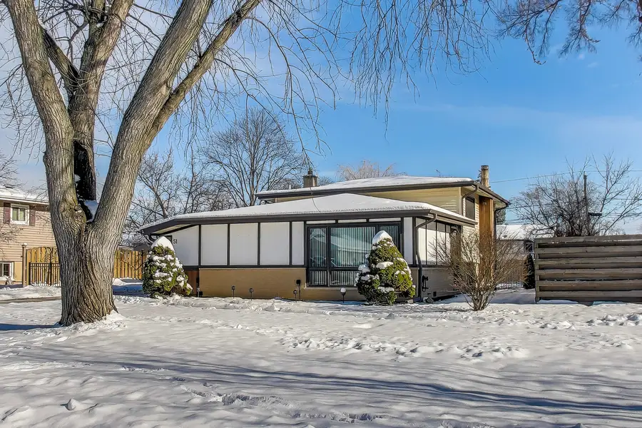 51 James Court, Glenview, IL 60025 - Image #2