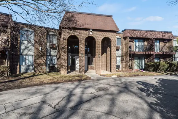 31 Washington Boulevard #105, Mundelein, IL 60060