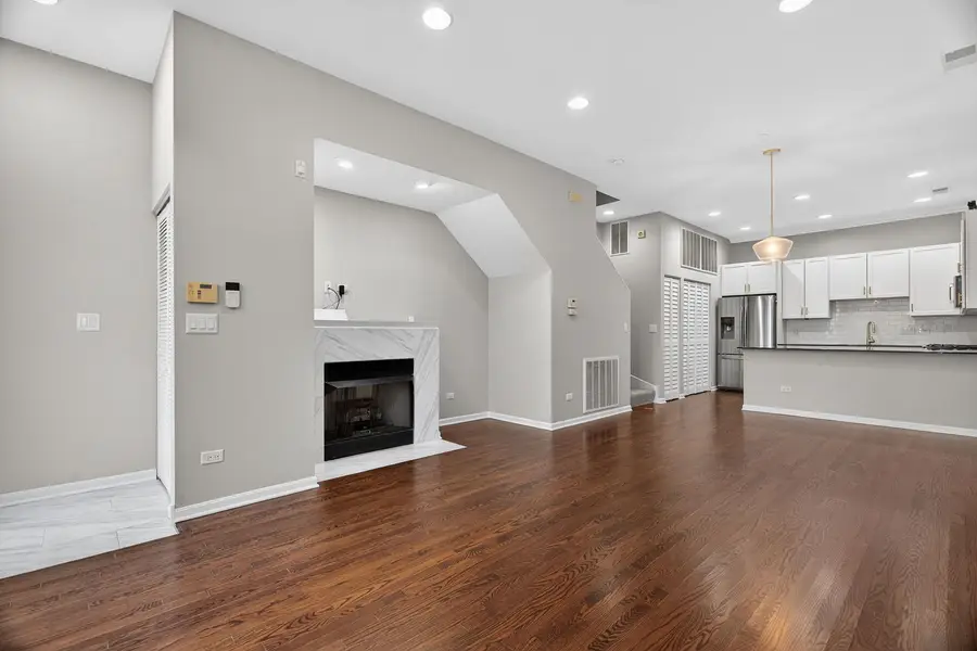 627 W Oak Street, Chicago, IL 60610 - Image #3