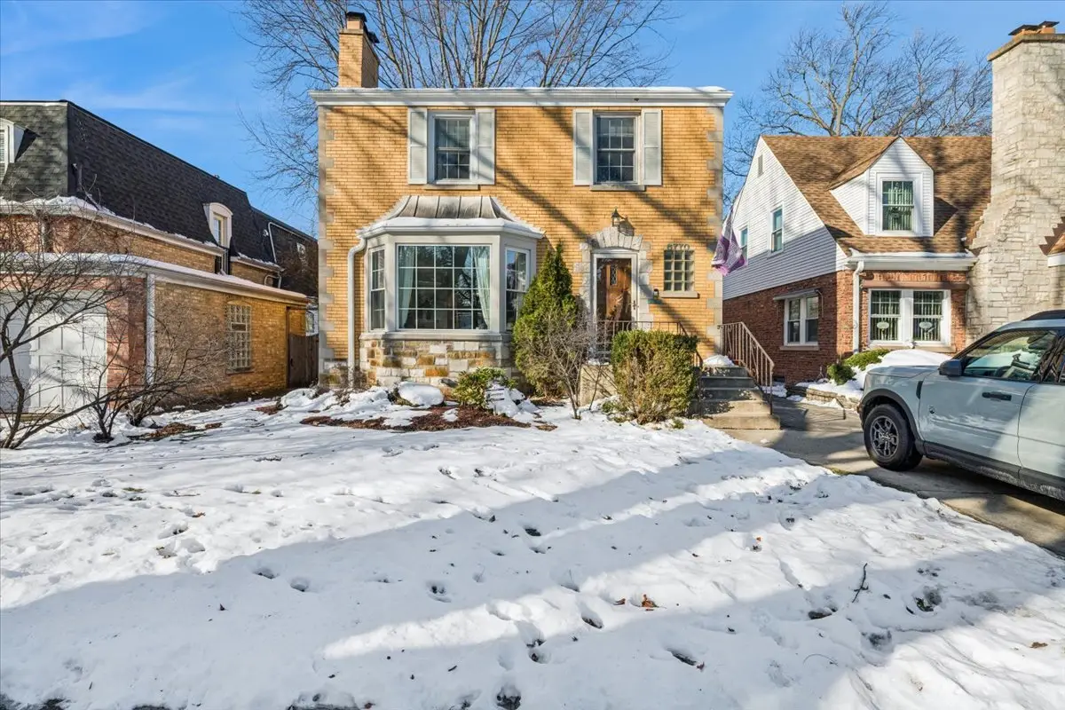 6770 N Keota Avenue, Chicago, IL 60646 - Image #1