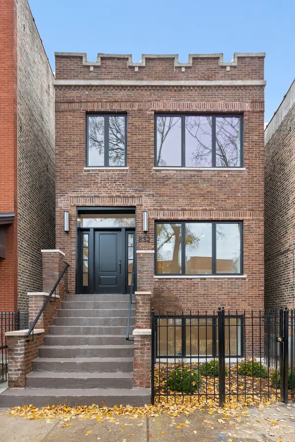 832 N Mozart Street, Chicago, IL 60622