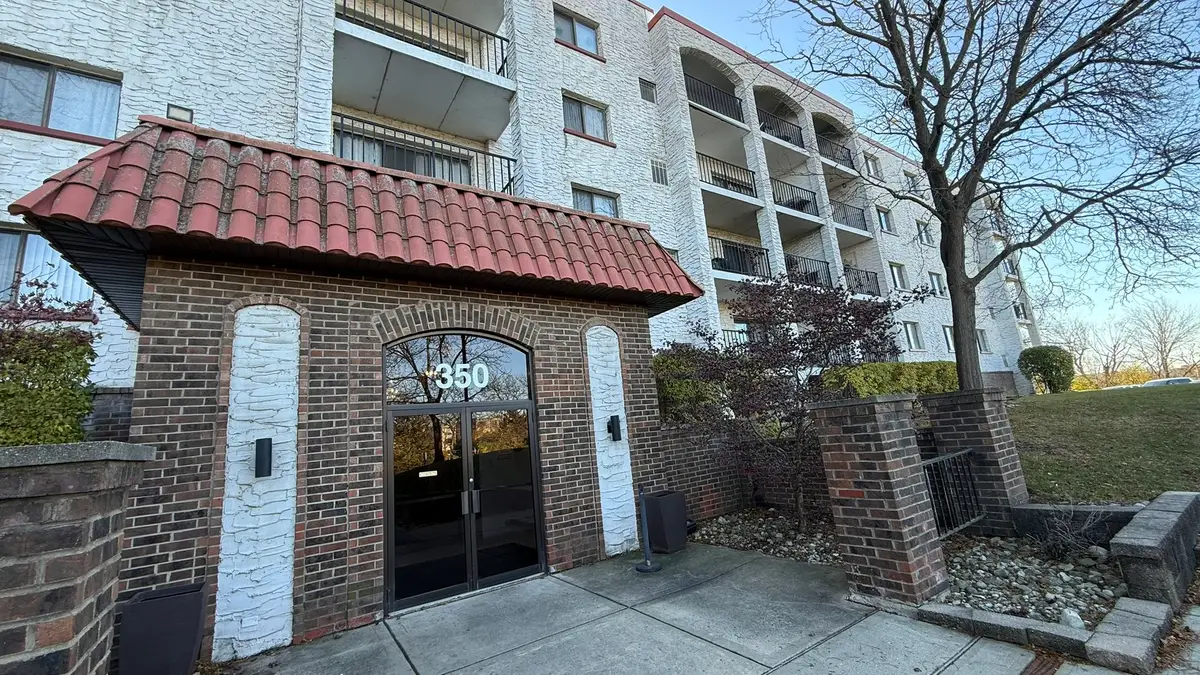 350 Plum Creek Drive #205, Wheeling, IL 60090 - Image #1