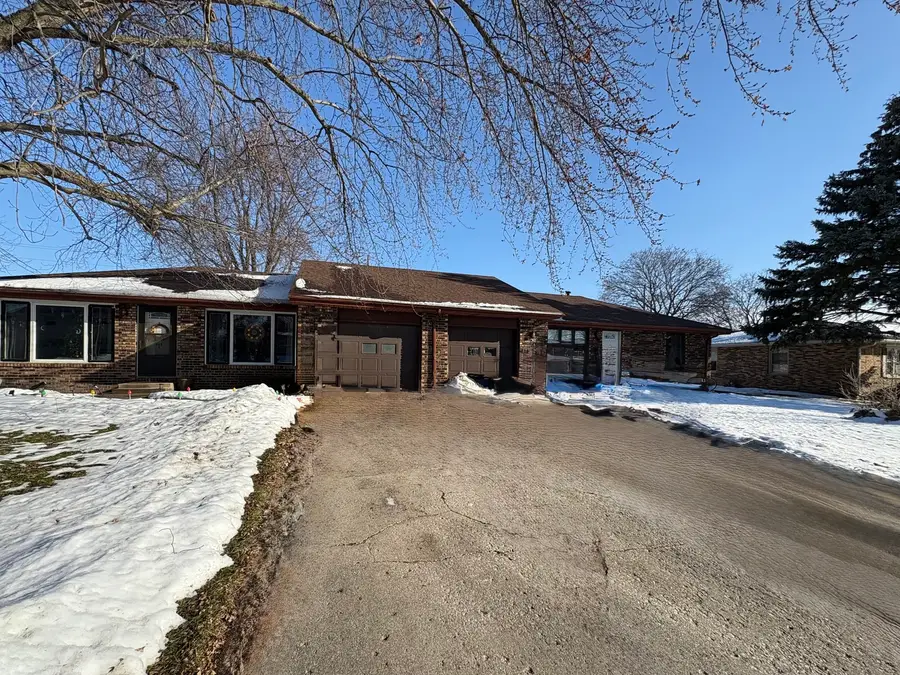 909 Carlisle Drive, Rochelle, IL 61068 - #2