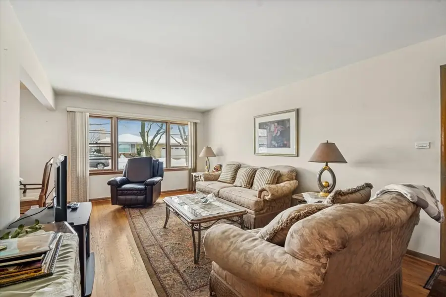 8516 N Ozanam Avenue, Niles, IL 60714 - Image #2