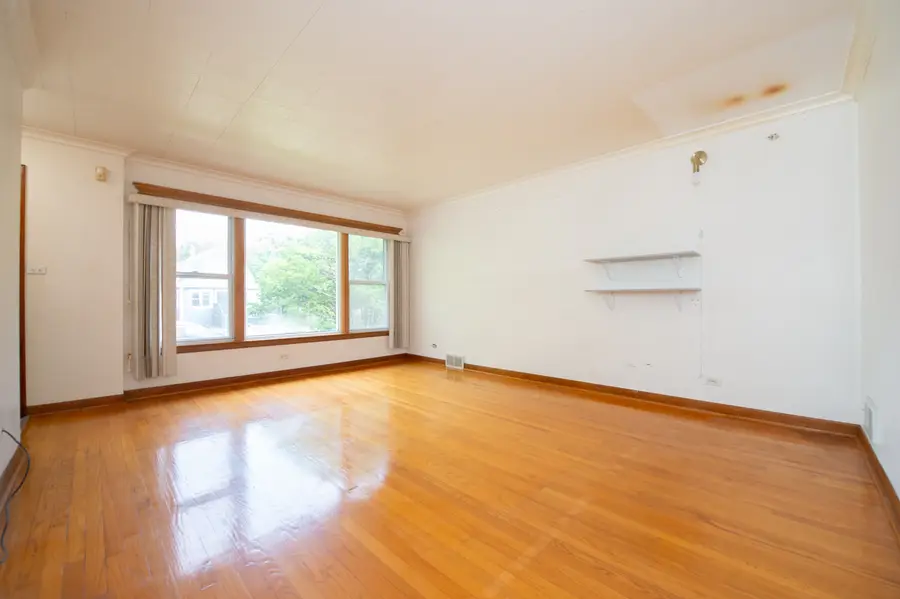 5019 W Carmen Avenue, Chicago, IL 60630 - Image #2