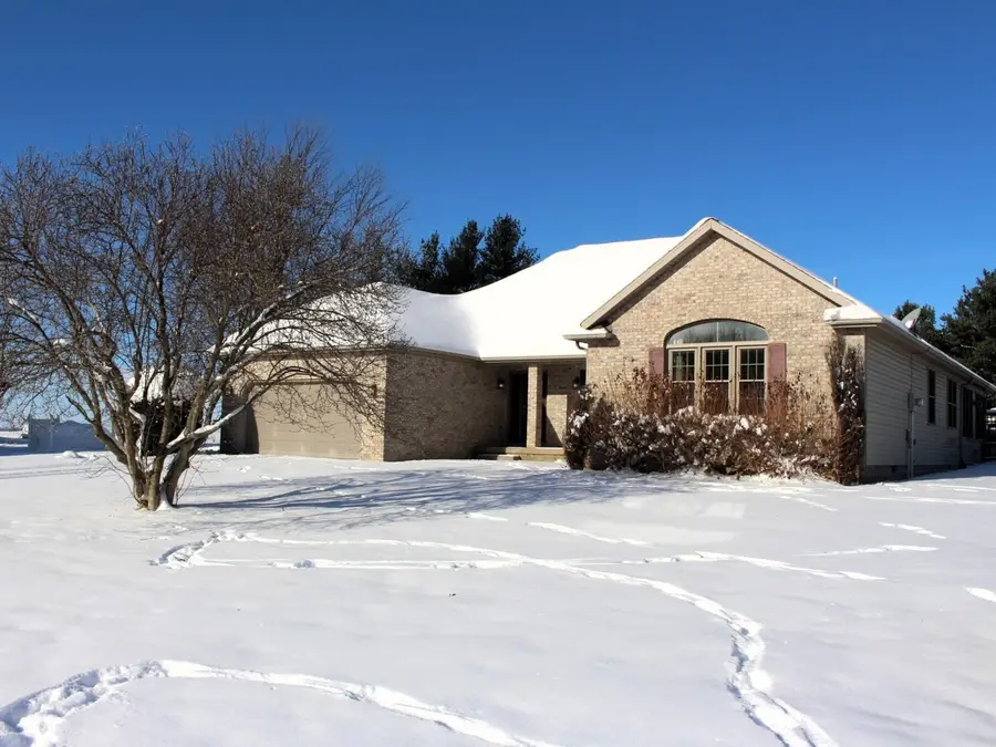 7629 White Oak Road, Clinton, IL 61727 - Image #2