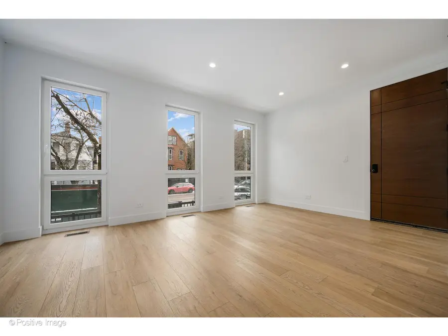 1124 W Addison Street #1, Chicago, IL 60613 - Image #2