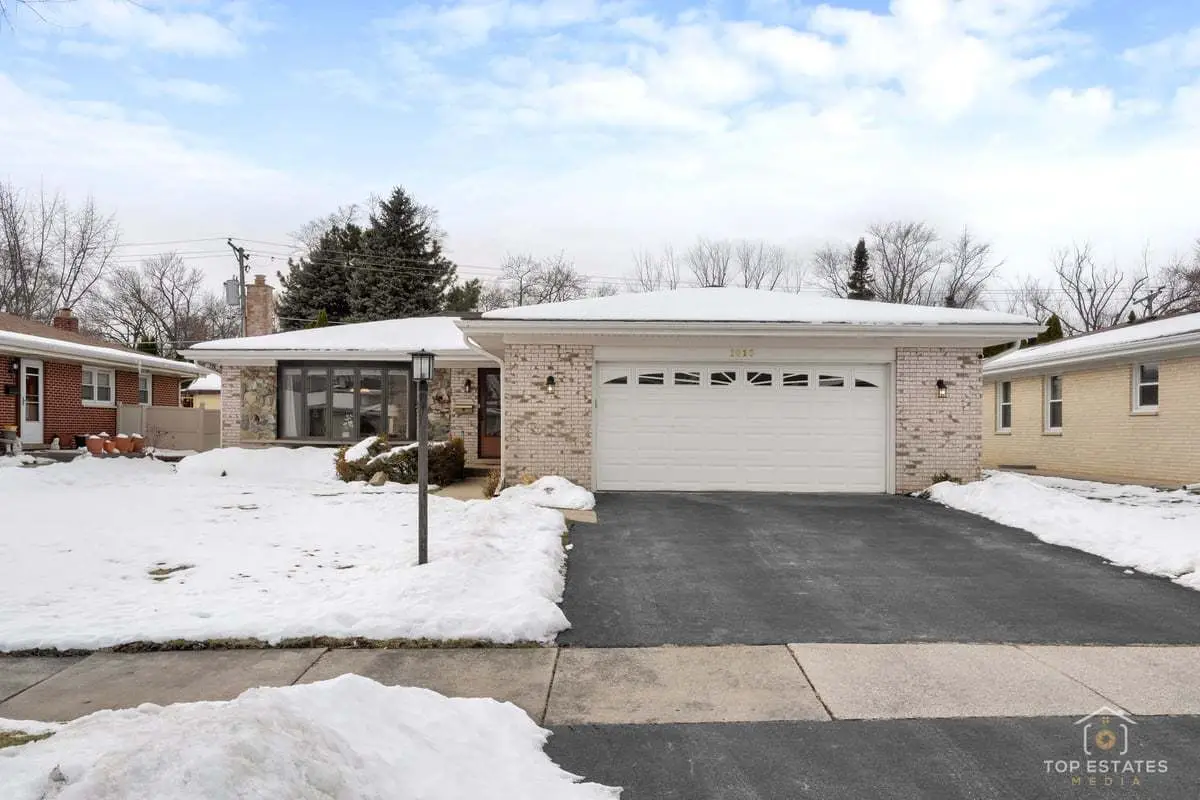 1018 S Beechwood Drive, Mount Prospect, IL 60056 - Image #1