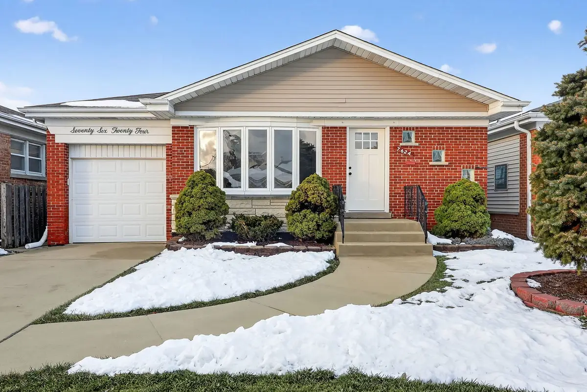 7624 W Ainslie Street, Harwood Heights, IL 60706 - Image #1
