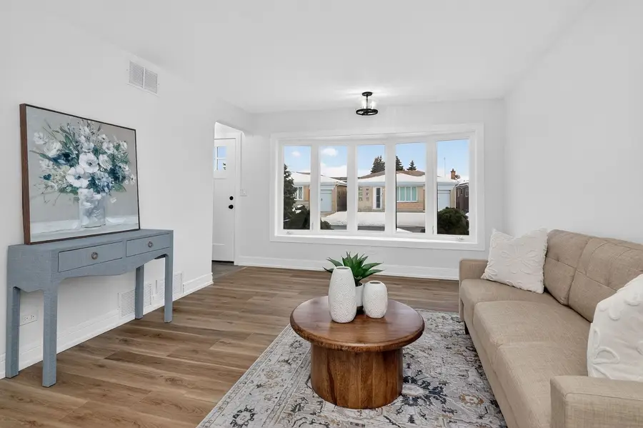 7624 W Ainslie Street, Harwood Heights, IL 60706 - Image #2