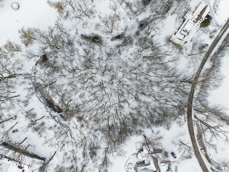 2060 Suffork Road, Northfield, IL 60093 - Image #3