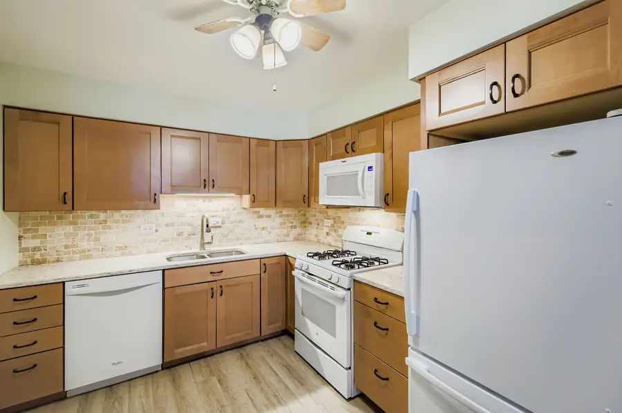 1575 Sandpebble Drive #113, Wheeling, IL 60090 - Image #2