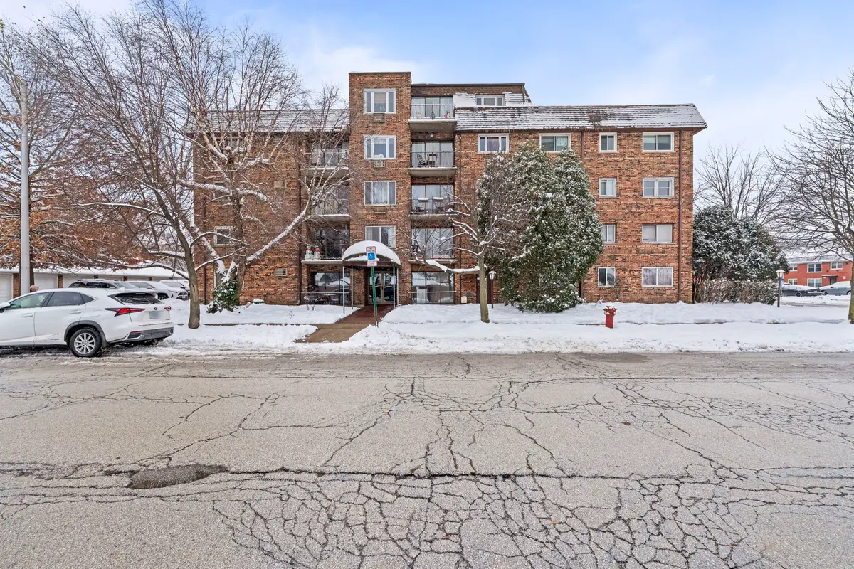 7117 W 93rd Street #306, Oak Lawn, IL 60453 - Image #1