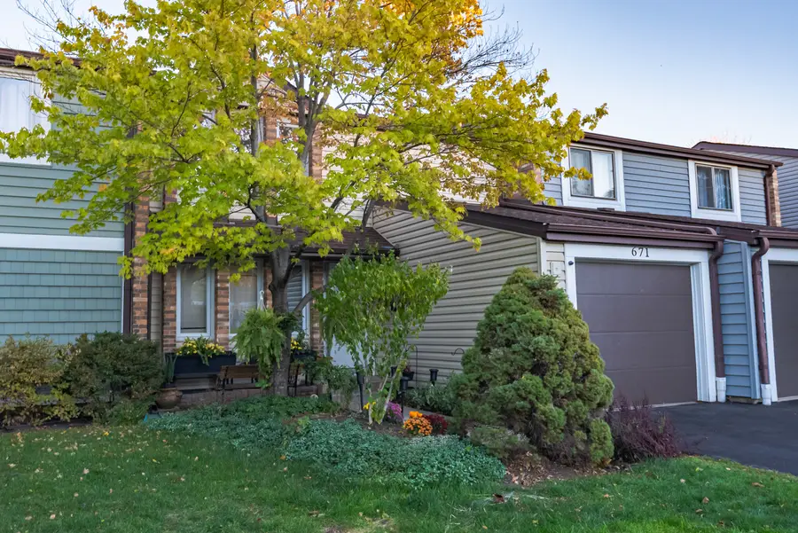 671 Cedarwood Court, Wheeling, IL 60090 - Image #2