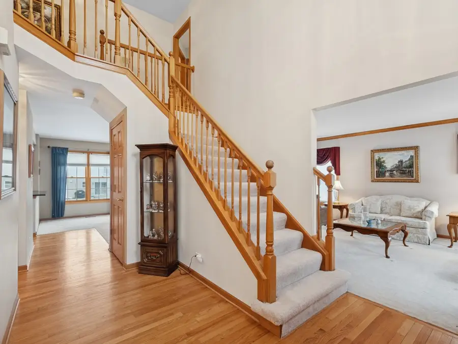 1995 Bridlewood Drive, Hoffman Estates, IL 60192 - Image #2