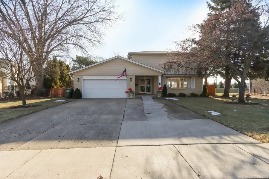 2019 E Avon Lane, Arlington Heights, IL 60004 - Image #3