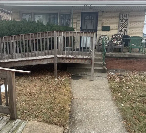 8828 S Yates Boulevard, Chicago, IL 60617