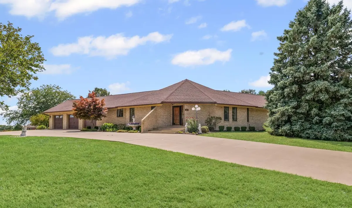 800 Cambridge Drive, Paxton, IL 60957 - Image #1