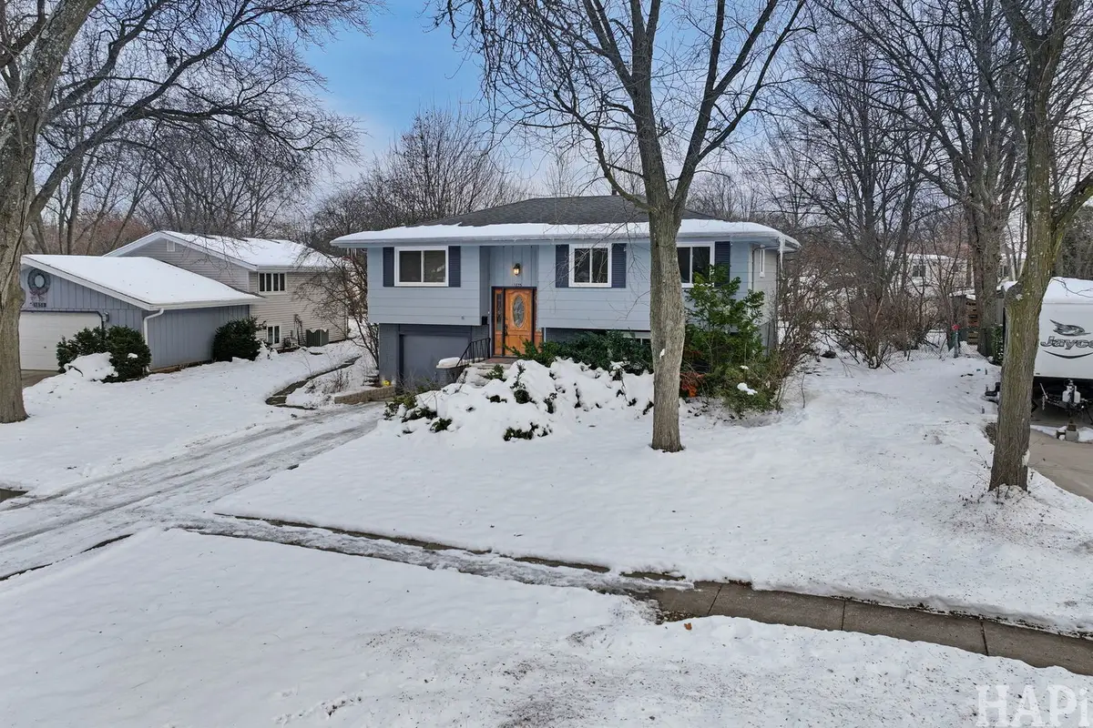 1835 W Weathersfield Way, Schaumburg, IL 60193 - Image #1