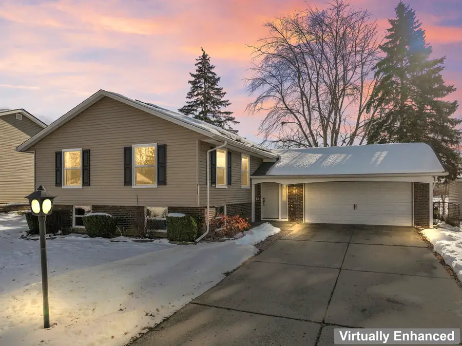 727 Lacy Avenue, Streamwood, IL 60107 - Image #2