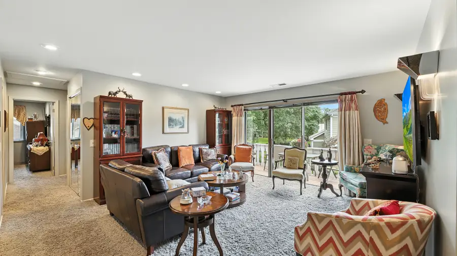 550 Greystone Lane #A2, Wheeling, IL 60090 - Image #2