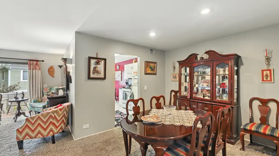 550 Greystone Lane #A2, Wheeling, IL 60090 - Image #3